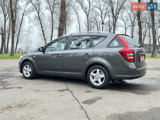 Серый Киа Сид, объемом двигателя 1.59 л и пробегом 187 тыс. км за 6700 $, фото 13 на Automoto.ua