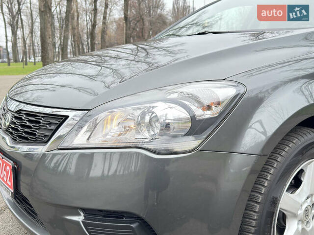 Серый Киа Сид, объемом двигателя 1.59 л и пробегом 187 тыс. км за 6700 $, фото 22 на Automoto.ua