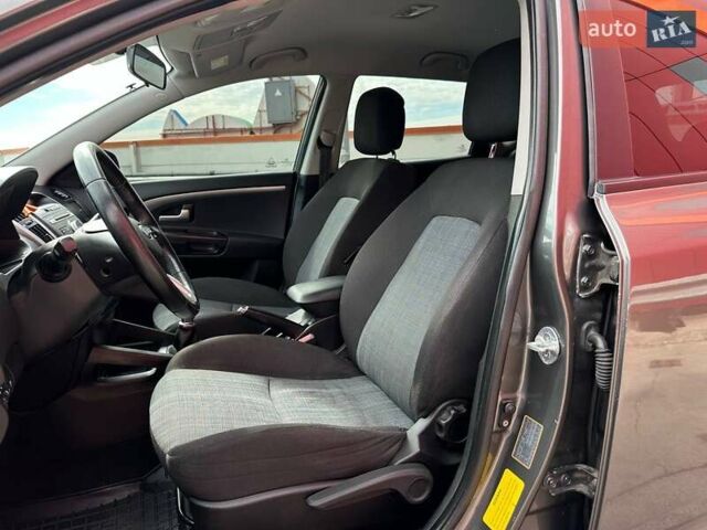 Серый Киа Сид, объемом двигателя 1.58 л и пробегом 241 тыс. км за 7490 $, фото 8 на Automoto.ua