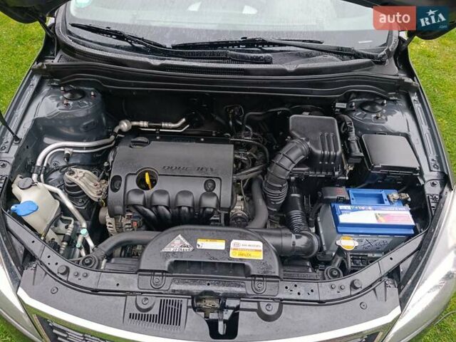 Серый Киа Сид, объемом двигателя 1.4 л и пробегом 187 тыс. км за 6200 $, фото 5 на Automoto.ua