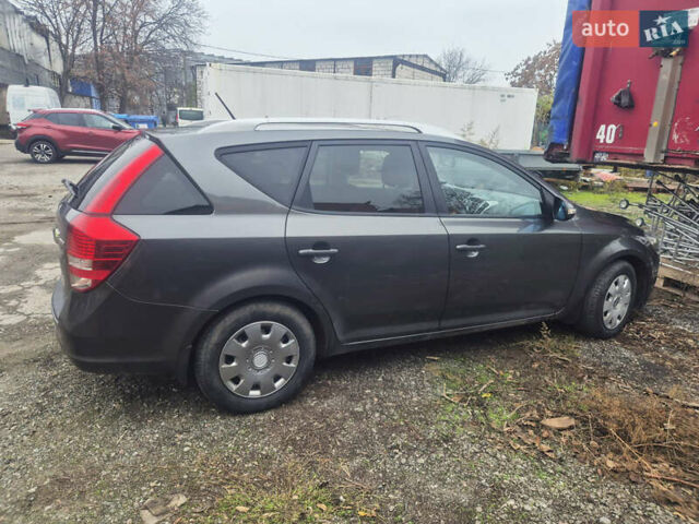 Серый Киа Сид, объемом двигателя 1.6 л и пробегом 223 тыс. км за 7400 $, фото 3 на Automoto.ua