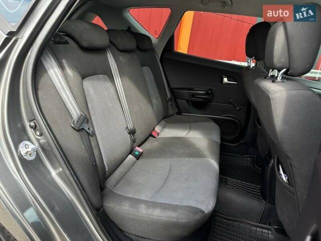 Серый Киа Сид, объемом двигателя 1.58 л и пробегом 241 тыс. км за 7490 $, фото 10 на Automoto.ua