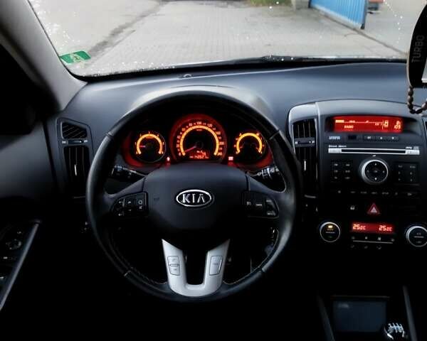 Серый Киа Сид, объемом двигателя 1.58 л и пробегом 142 тыс. км за 6800 $, фото 13 на Automoto.ua