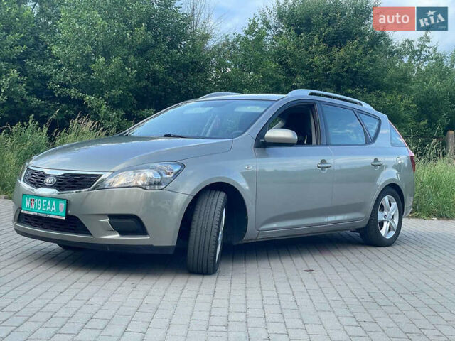 Серый Киа Сид, объемом двигателя 1.4 л и пробегом 213 тыс. км за 5000 $, фото 2 на Automoto.ua