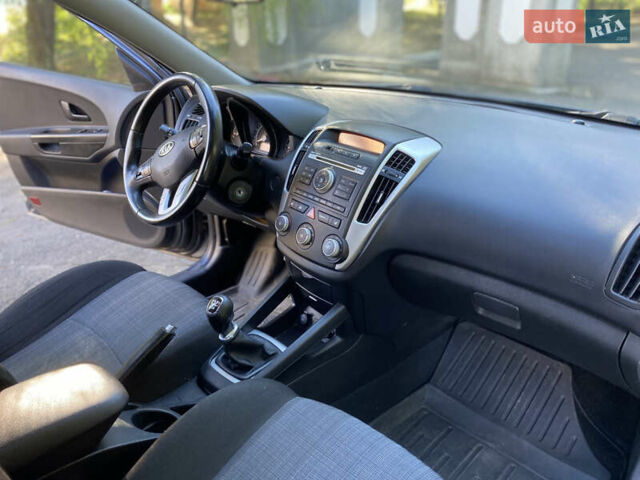 Серый Киа Сид, объемом двигателя 1.4 л и пробегом 181 тыс. км за 6700 $, фото 28 на Automoto.ua
