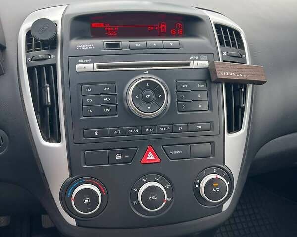 Серый Киа Сид, объемом двигателя 1.4 л и пробегом 220 тыс. км за 6999 $, фото 16 на Automoto.ua