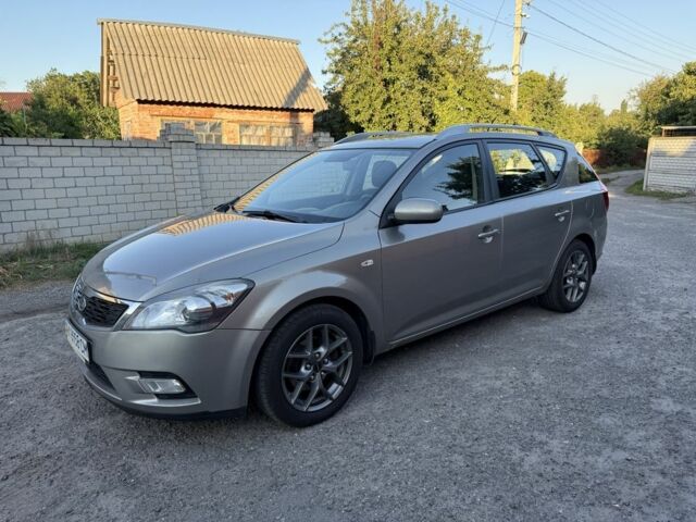 Серый Киа Сид, объемом двигателя 1.6 л и пробегом 197 тыс. км за 5900 $, фото 10 на Automoto.ua