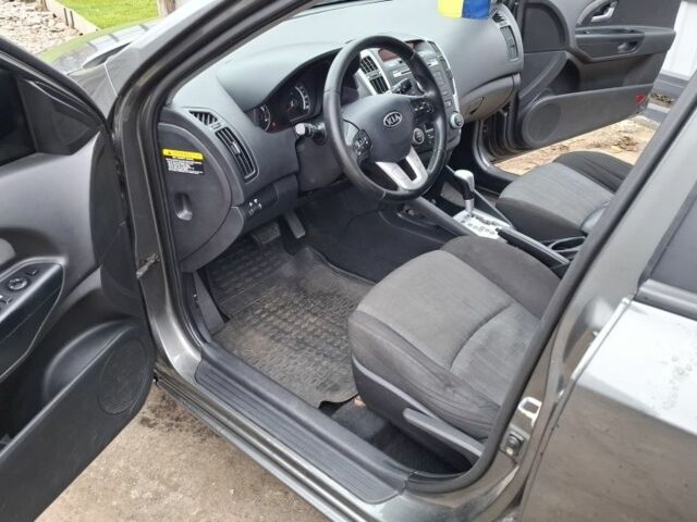 Серый Киа Сид, объемом двигателя 1.6 л и пробегом 245 тыс. км за 5200 $, фото 7 на Automoto.ua