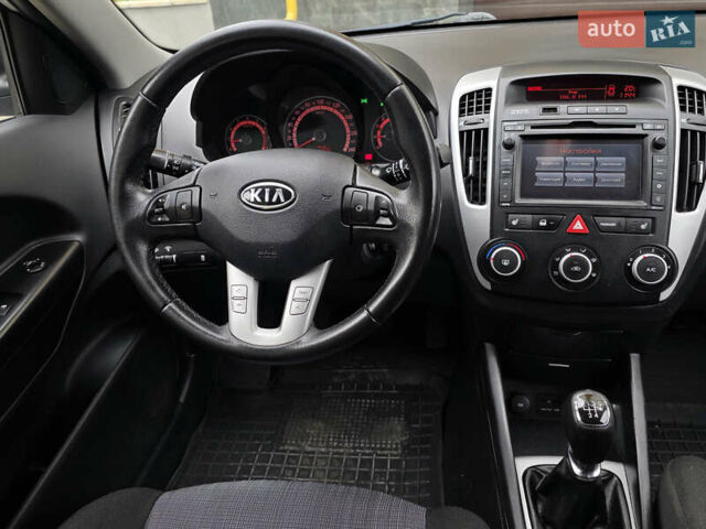Серый Киа Сид, объемом двигателя 1.4 л и пробегом 209 тыс. км за 6199 $, фото 24 на Automoto.ua