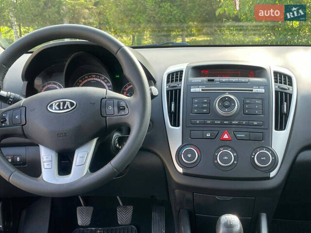 Серый Киа Сид, объемом двигателя 1.4 л и пробегом 213 тыс. км за 5000 $, фото 4 на Automoto.ua
