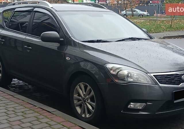 Серый Киа Сид, объемом двигателя 1.58 л и пробегом 260 тыс. км за 5800 $, фото 1 на Automoto.ua
