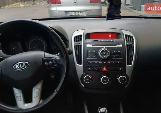 Серый Киа Сид, объемом двигателя 1.58 л и пробегом 260 тыс. км за 5800 $, фото 9 на Automoto.ua
