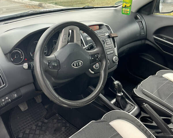 Серый Киа Сид, объемом двигателя 1.4 л и пробегом 220 тыс. км за 7000 $, фото 8 на Automoto.ua