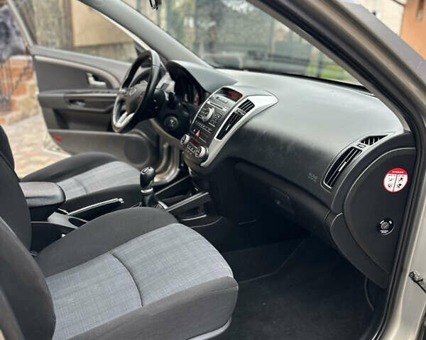 Киа Сид 2011 в Калуше на Automoto.ua Серый Киа Сид, объемом двигателя 1.6 л и пробегом 225 тыс. км за 6200 $, фото 29 на Automoto.ua