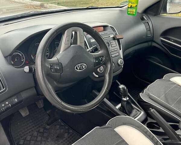 Серый Киа Сид, объемом двигателя 1.4 л и пробегом 220 тыс. км за 6999 $, фото 14 на Automoto.ua