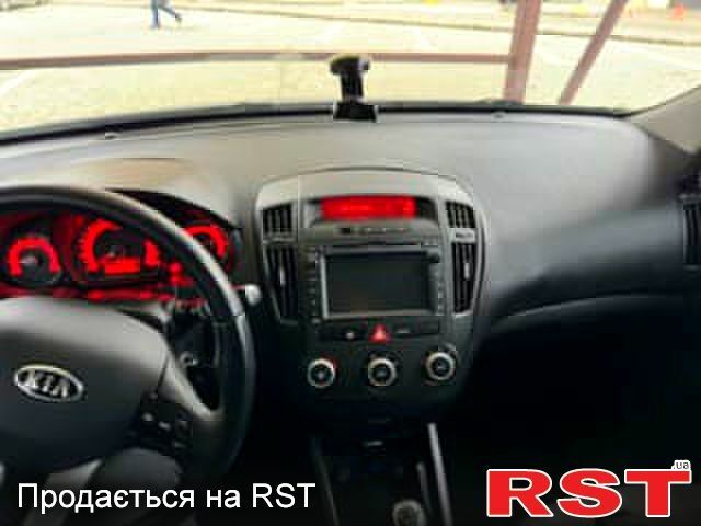 Серый Киа Сид, объемом двигателя 1.4 л и пробегом 265 тыс. км за 7000 $, фото 2 на Automoto.ua