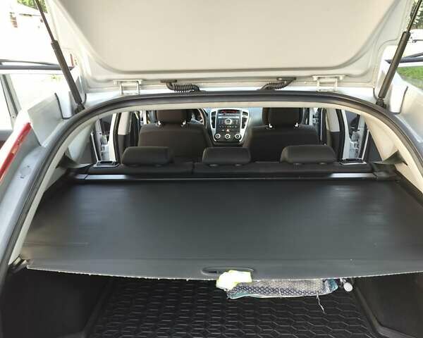 Сірий Кіа Сід, об'ємом двигуна 1.59 л та пробігом 225 тис. км за 7100 $, фото 4 на Automoto.ua