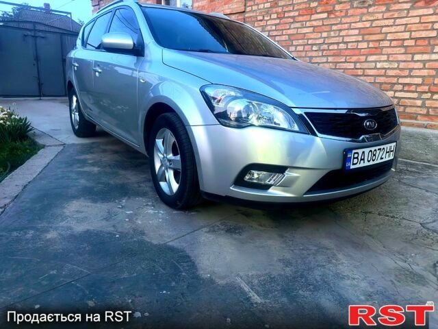 Серый Киа Сид, объемом двигателя 1.4 л и пробегом 265 тыс. км за 7000 $, фото 4 на Automoto.ua