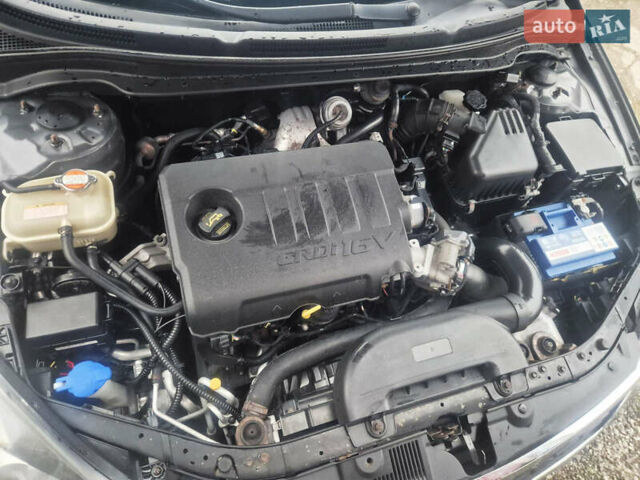 Серый Киа Сид, объемом двигателя 1.6 л и пробегом 223 тыс. км за 7400 $, фото 16 на Automoto.ua