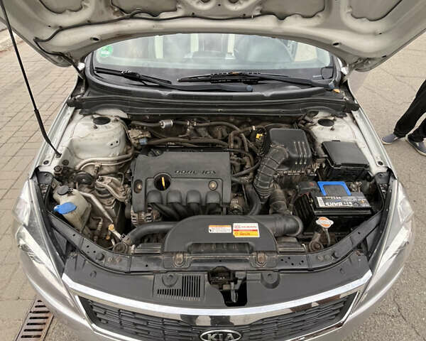 Серый Киа Сид, объемом двигателя 1.4 л и пробегом 220 тыс. км за 7000 $, фото 12 на Automoto.ua