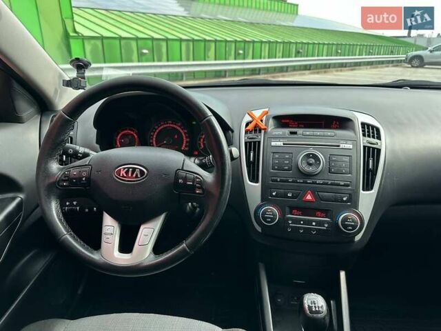 Серый Киа Сид, объемом двигателя 1.58 л и пробегом 241 тыс. км за 7490 $, фото 13 на Automoto.ua