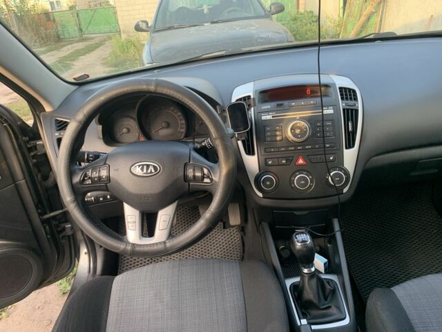 Серый Киа Сид, объемом двигателя 1.6 л и пробегом 238 тыс. км за 6700 $, фото 3 на Automoto.ua