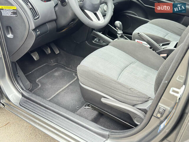 Серый Киа Сид, объемом двигателя 1.59 л и пробегом 187 тыс. км за 6700 $, фото 31 на Automoto.ua