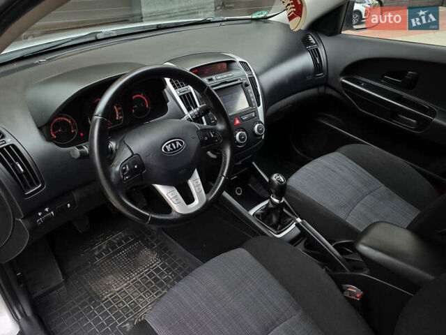 Серый Киа Сид, объемом двигателя 1.4 л и пробегом 209 тыс. км за 6199 $, фото 22 на Automoto.ua