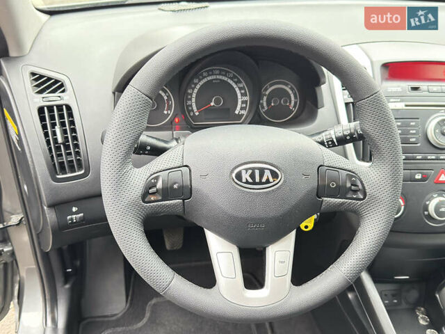 Серый Киа Сид, объемом двигателя 1.59 л и пробегом 187 тыс. км за 6700 $, фото 29 на Automoto.ua