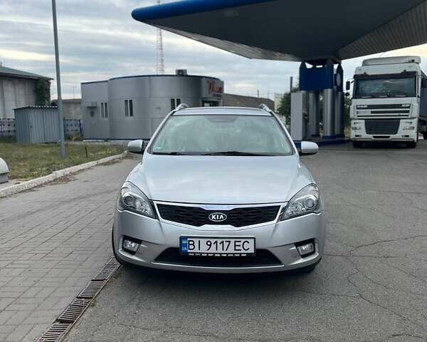 Серый Киа Сид, объемом двигателя 1.4 л и пробегом 220 тыс. км за 6999 $, фото 1 на Automoto.ua