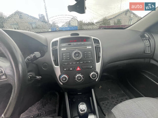 Серый Киа Сид, объемом двигателя 1.6 л и пробегом 238 тыс. км за 6800 $, фото 19 на Automoto.ua