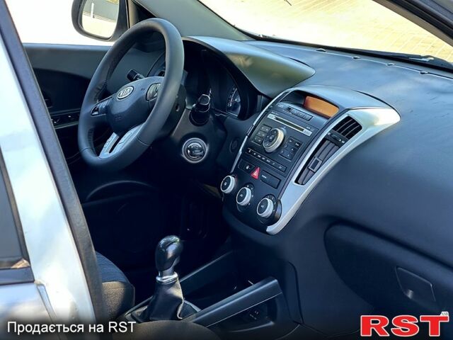 Серый Киа Сид, объемом двигателя 1.4 л и пробегом 160 тыс. км за 6400 $, фото 8 на Automoto.ua