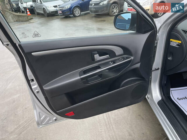 Серый Киа Сид, объемом двигателя 1.59 л и пробегом 207 тыс. км за 6700 $, фото 20 на Automoto.ua