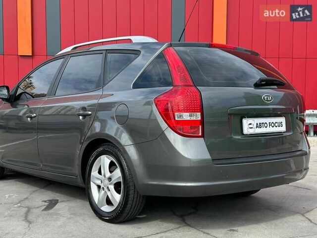 Серый Киа Сид, объемом двигателя 1.58 л и пробегом 241 тыс. км за 7490 $, фото 4 на Automoto.ua