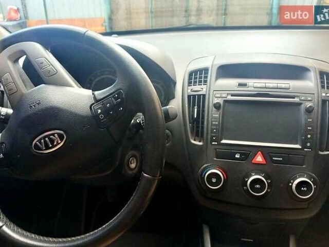 Сірий Кіа Сід, об'ємом двигуна 1.4 л та пробігом 200 тис. км за 7500 $, фото 4 на Automoto.ua