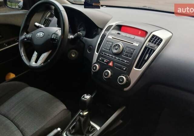 Серый Киа Сид, объемом двигателя 1.58 л и пробегом 260 тыс. км за 5800 $, фото 8 на Automoto.ua