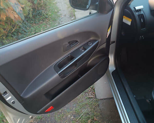 Сірий Кіа Сід, об'ємом двигуна 1.6 л та пробігом 215 тис. км за 5550 $, фото 4 на Automoto.ua