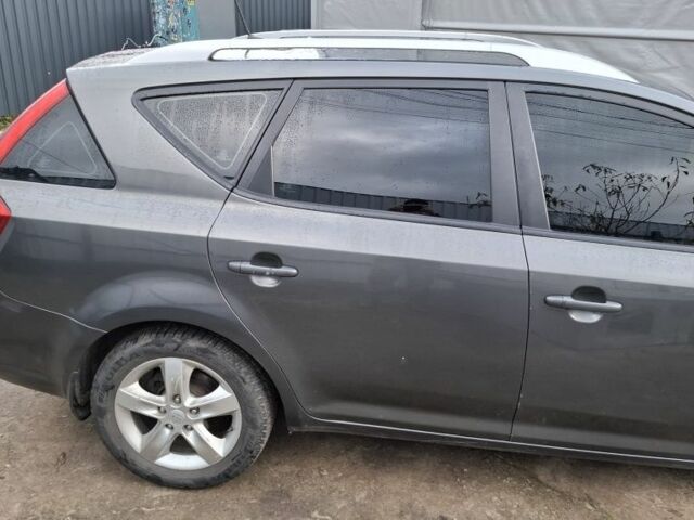 Серый Киа Сид, объемом двигателя 1.6 л и пробегом 245 тыс. км за 5200 $, фото 3 на Automoto.ua