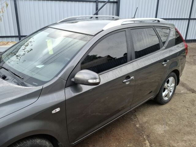 Серый Киа Сид, объемом двигателя 1.6 л и пробегом 245 тыс. км за 5200 $, фото 1 на Automoto.ua