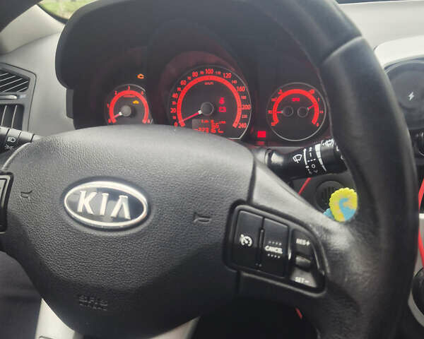 Серый Киа Сид, объемом двигателя 1.6 л и пробегом 223 тыс. км за 7400 $, фото 9 на Automoto.ua