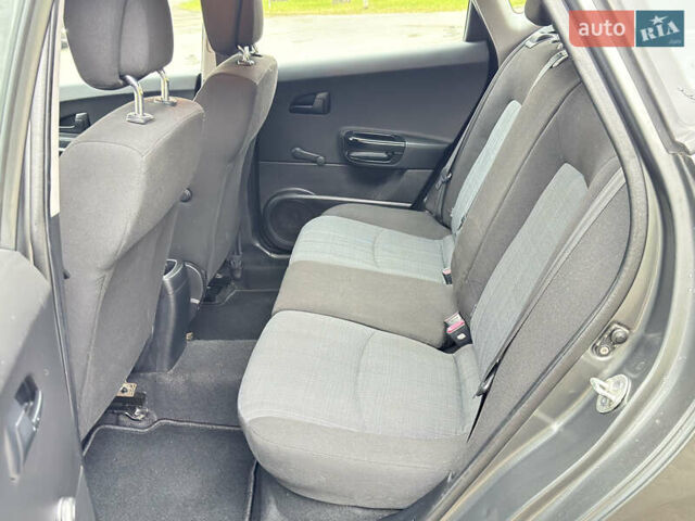 Серый Киа Сид, объемом двигателя 1.59 л и пробегом 187 тыс. км за 6700 $, фото 37 на Automoto.ua