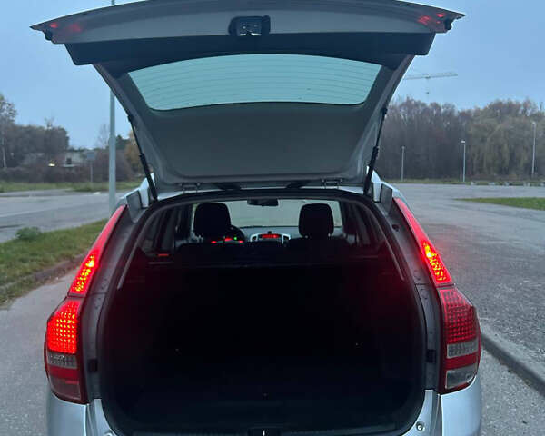 Серый Киа Сид, объемом двигателя 1.58 л и пробегом 235 тыс. км за 7000 $, фото 5 на Automoto.ua