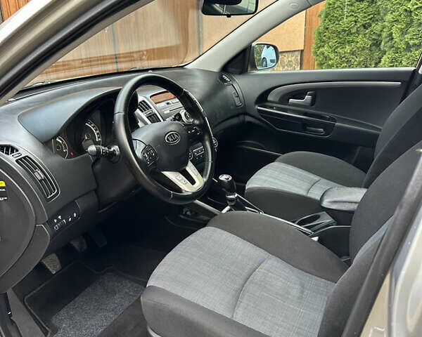 Киа Сид 2011 в Калуше на Automoto.ua Серый Киа Сид, объемом двигателя 1.6 л и пробегом 225 тыс. км за 6200 $, фото 23 на Automoto.ua