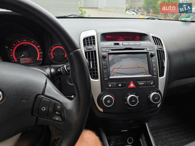 Серый Киа Сид, объемом двигателя 1.4 л и пробегом 209 тыс. км за 6199 $, фото 29 на Automoto.ua
