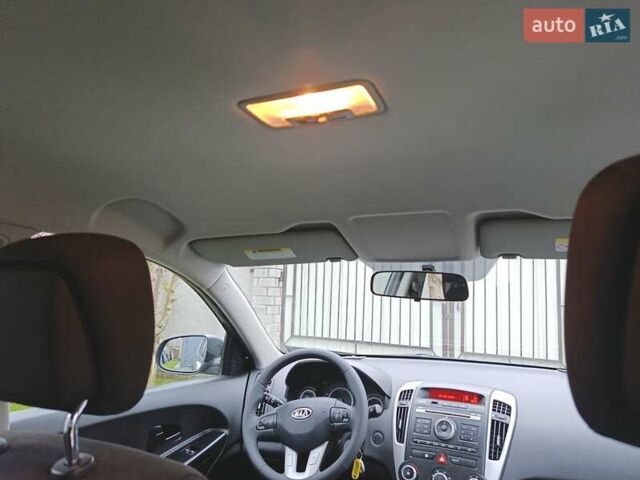 Серый Киа Сид, объемом двигателя 1.4 л и пробегом 187 тыс. км за 5999 $, фото 8 на Automoto.ua