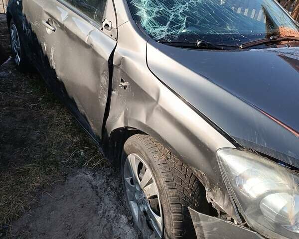 Сірий Кіа Сід, об'ємом двигуна 1.6 л та пробігом 300 тис. км за 2500 $, фото 14 на Automoto.ua