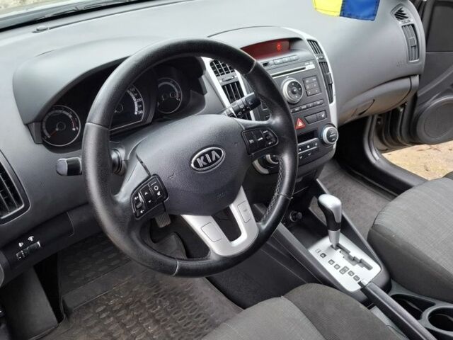 Серый Киа Сид, объемом двигателя 1.6 л и пробегом 245 тыс. км за 5200 $, фото 8 на Automoto.ua