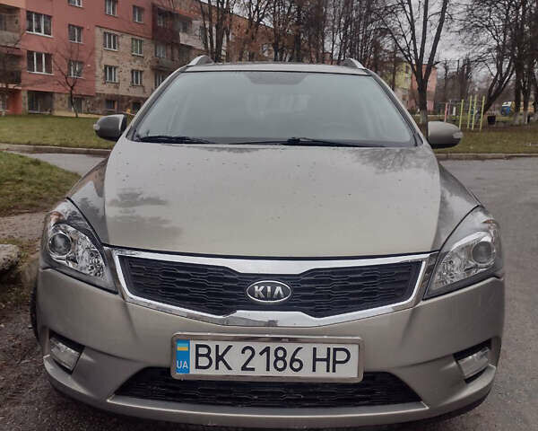 Сірий Кіа Сід, об'ємом двигуна 1.6 л та пробігом 256 тис. км за 7700 $, фото 2 на Automoto.ua