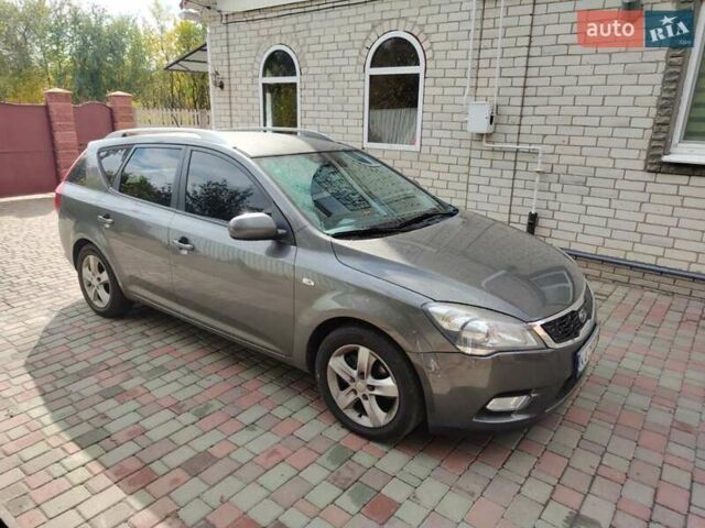 Серый Киа Сид, объемом двигателя 1.58 л и пробегом 241 тыс. км за 5700 $, фото 2 на Automoto.ua