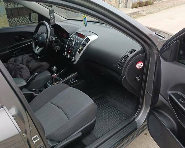 Серый Киа Сид, объемом двигателя 1.6 л и пробегом 259 тыс. км за 6189 $, фото 10 на Automoto.ua